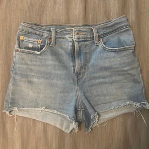 Levi’s highrise cut off shorts size 26